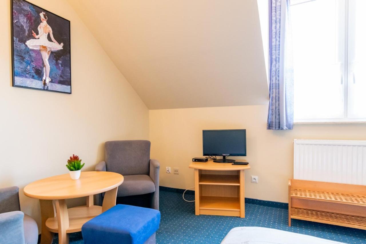 Pod Platanem Hotel Rowy  Bagian luar foto