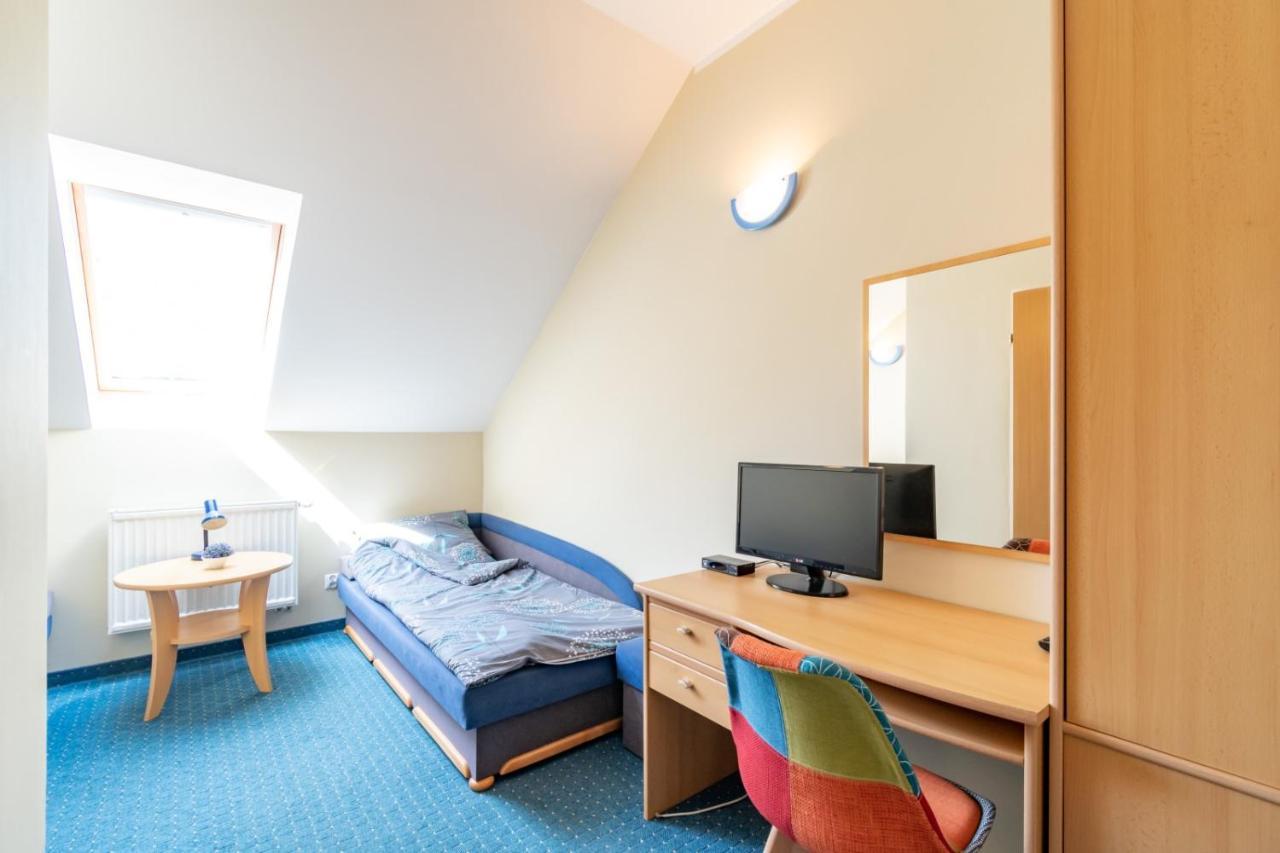 Pod Platanem Hotel Rowy  Bagian luar foto